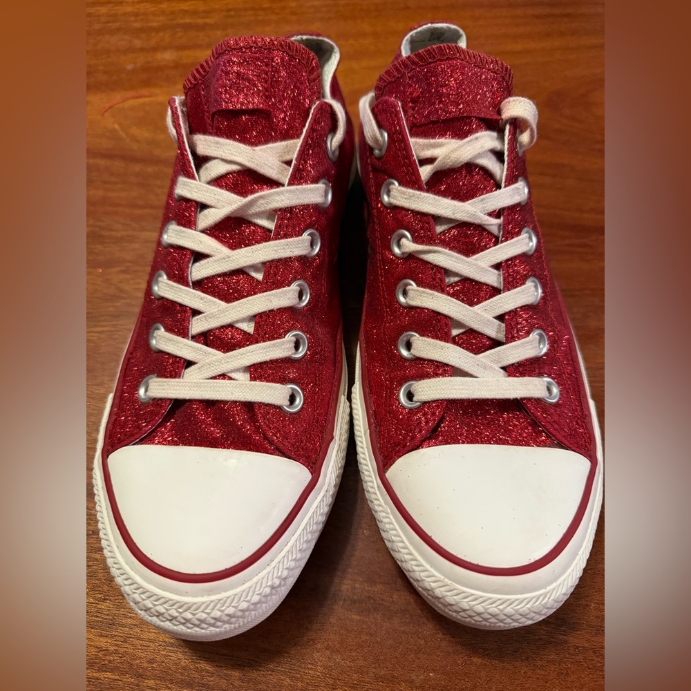 *RARE* Converse Red glitter Sneakers